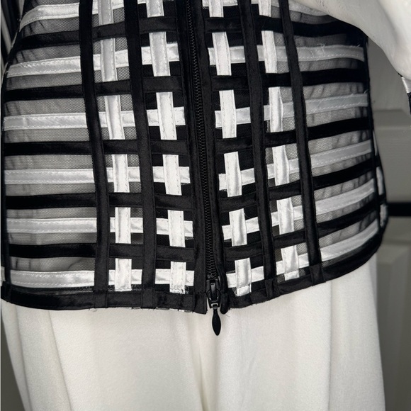 T&J Designs Black and White Graphic Tunic with Mandarin Collar - Picture 6 of 16